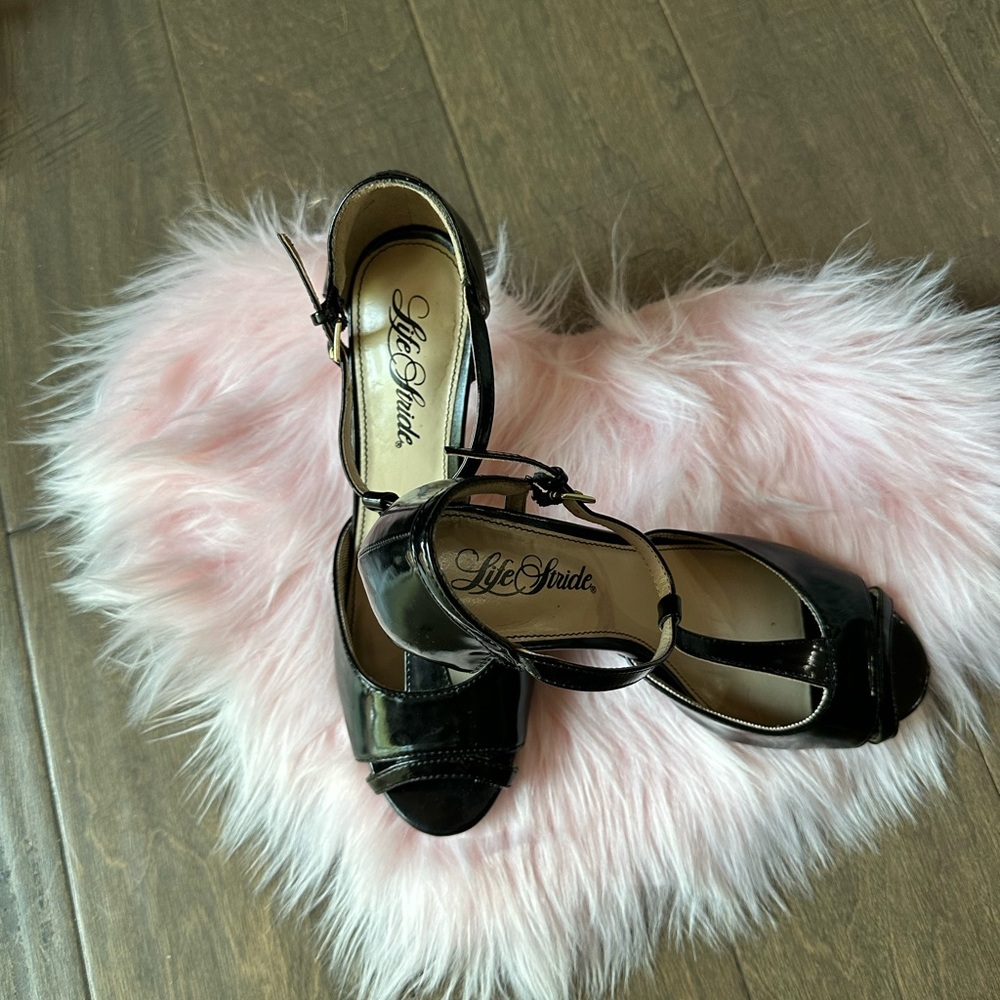Life strides high heel black sandals